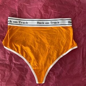 Pop underwear Back on track